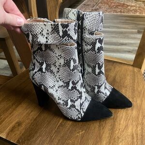 42 GOLD Black and Gray Snake Print Heeled Boots